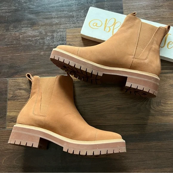 Tom’s Boots NWOT - Picture 2 of 9